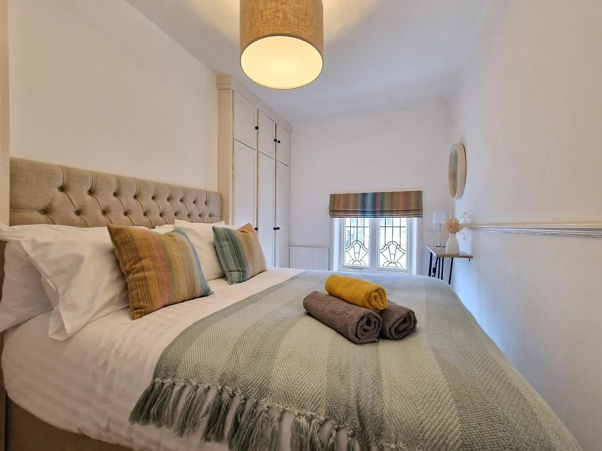 Dysa South Clifton Cottage Lytham St Annes 0*,